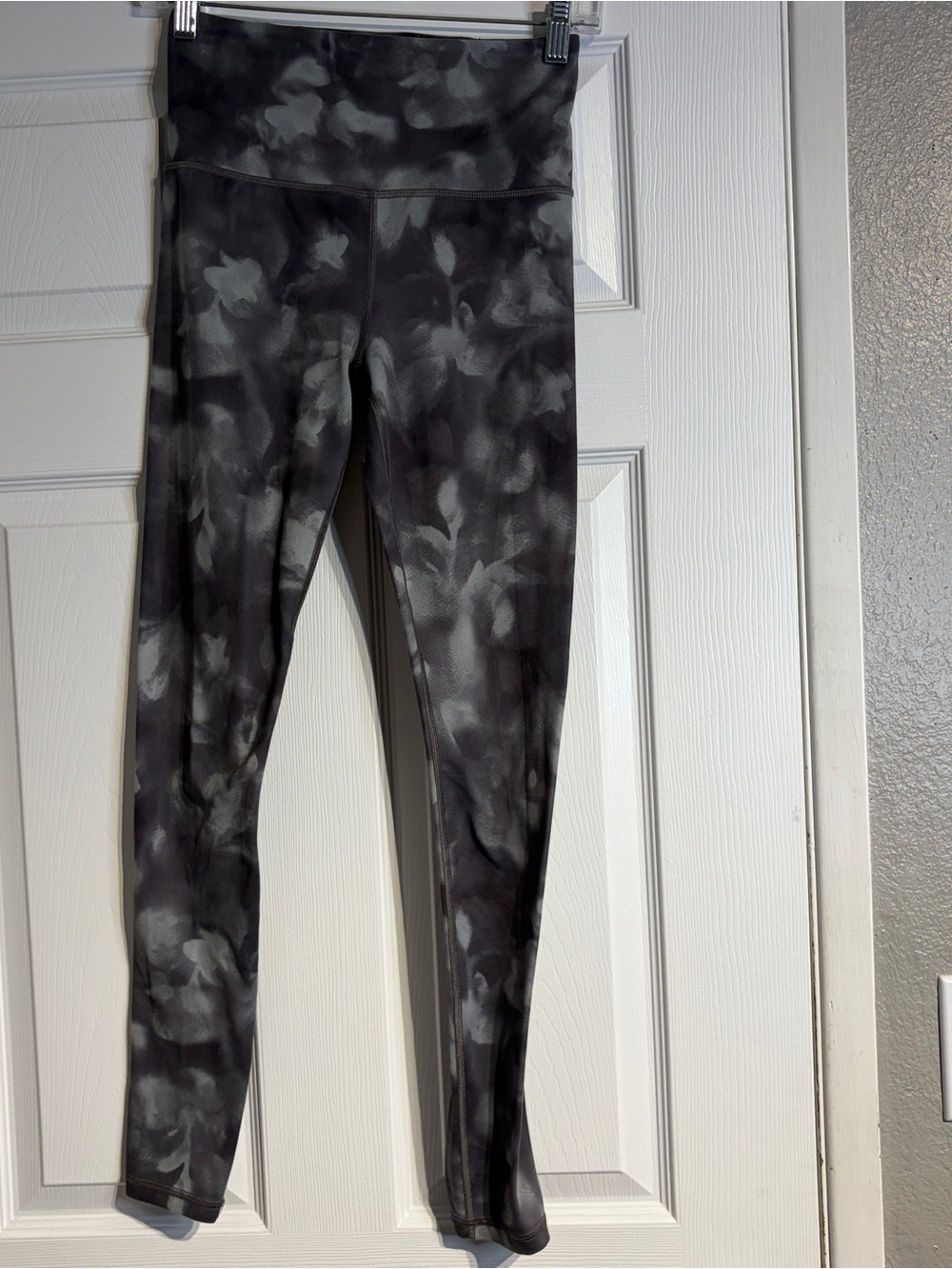 Athleta Elation High Rise Athletic Leggings XS Tall Black White Marbled Print